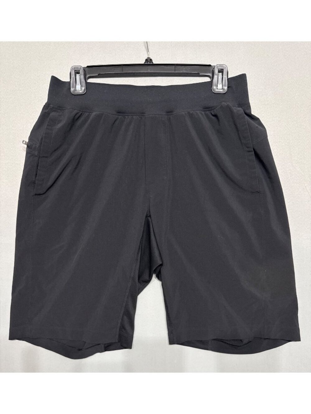 Lululemon Mens Black Athletic Shorts With Zippered Pocket Size M Lightweight & B